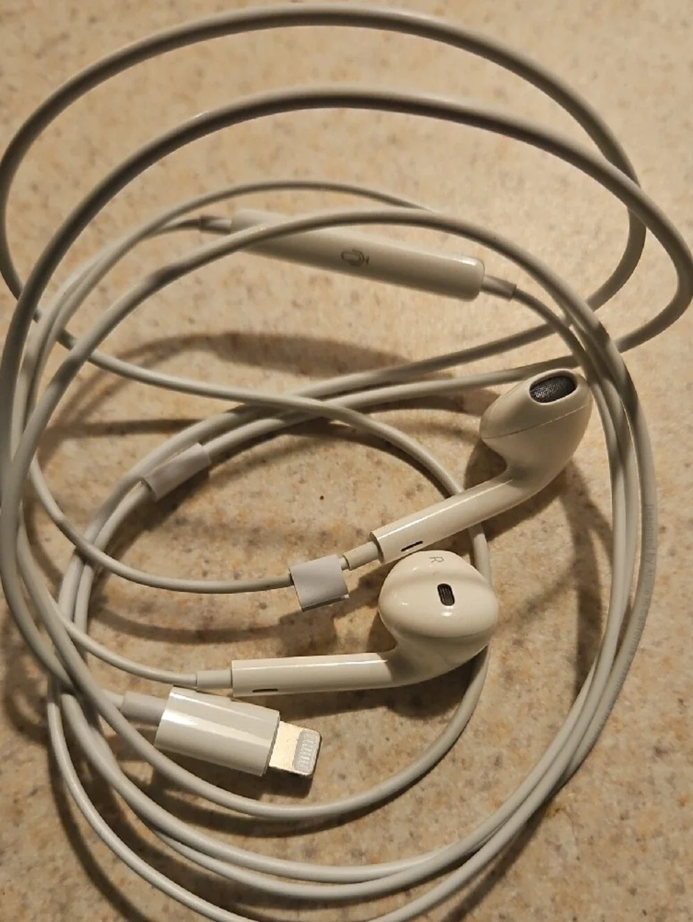Apple EarPods Lightning Connector - White